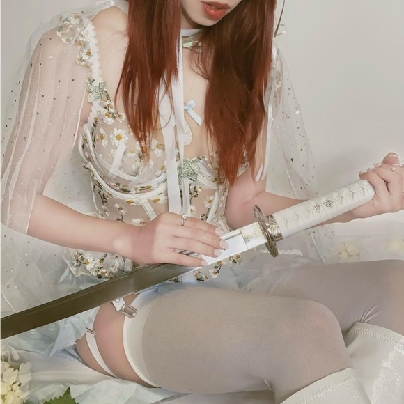 FOR LOVE & LEMONS Tossed Daisy Corset - Picture 7 of 7